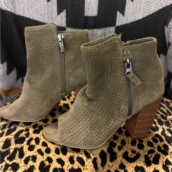 Jessica Simpson Brown and Green Heeled Boots with Peep-Toe and Chunky Heel - Picture 3 of 7